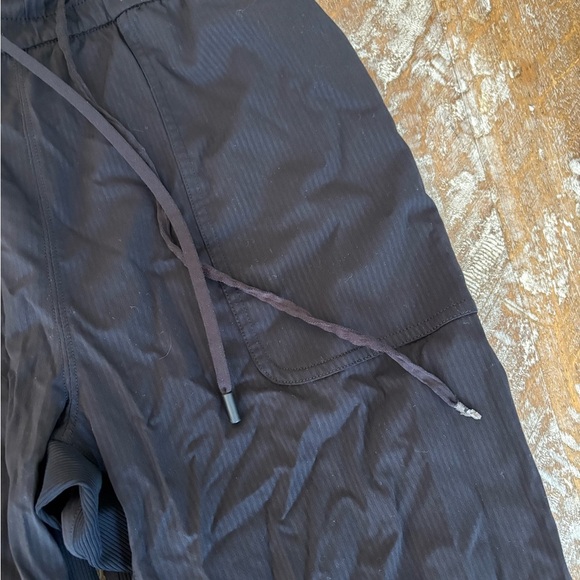 Lululemon Beyond the Studio Crops size 6 - Picture 8 of 10